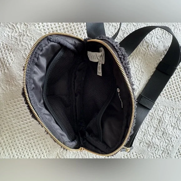 Lululemon Everywhere Black Fleece Belt Bag With Gold Hardware - Picture 9 of 13